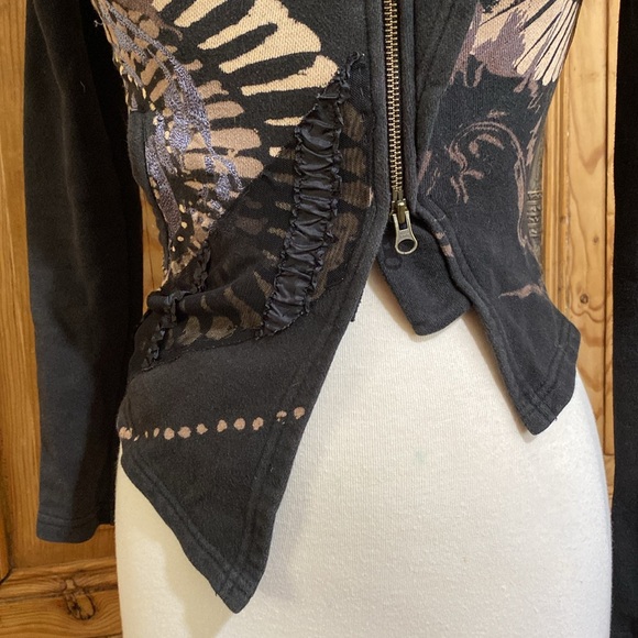 Unique asymmetrical zip up sweatshirt - Picture 3 of 11